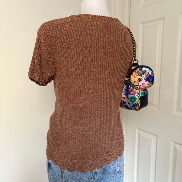 button-down blouse with details on the edges - Picture 2 of 14